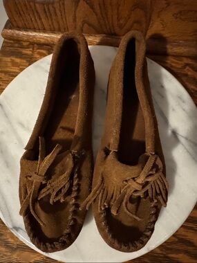 Minnetonka Moccasins Kilty Hardsole Brown Suede Tassel Moccasins
